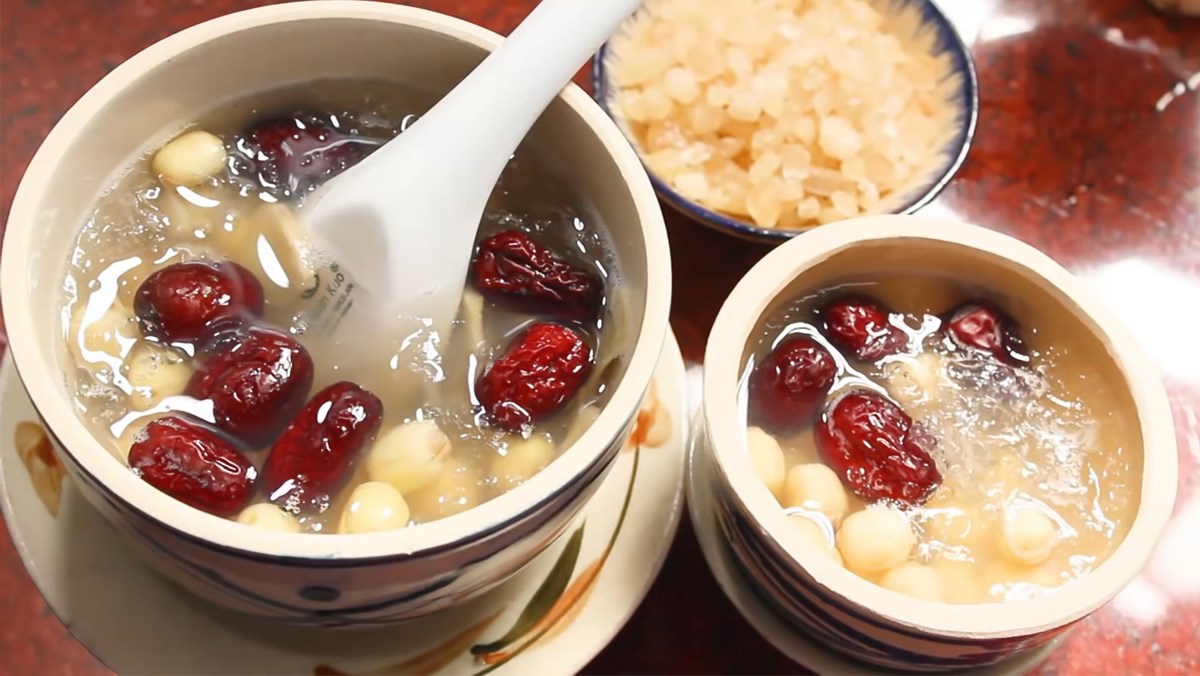 Cách chưng yến với hạt sen bổ dưỡng cho cả gia đình. 3 cach lam yen chung tao do hat sen thom ngon bo duong cho ca avt 1200x676 1