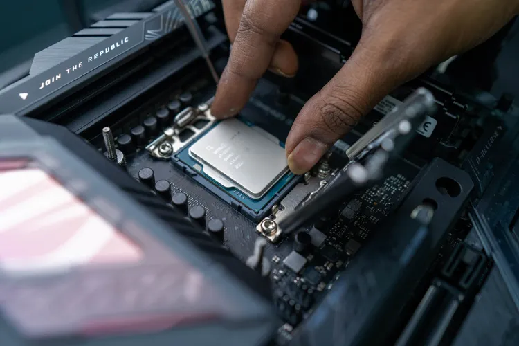 Main H110 Hỗ Trợ CPU Nào - Bảng Đánh Giá 2023 3 how to install CPU on motherboard