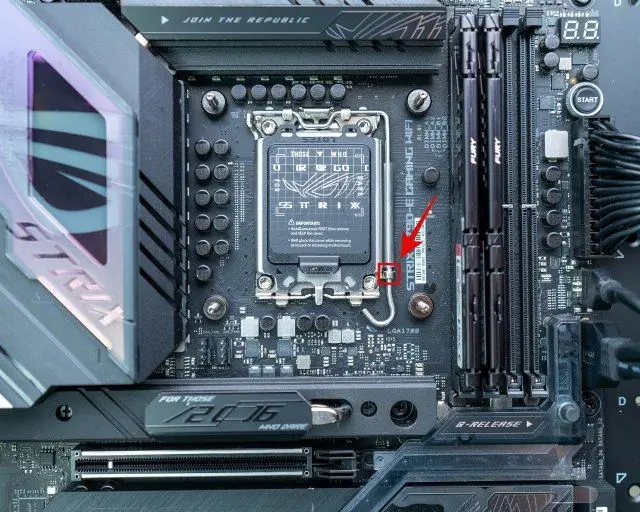 Cách lắp CPU Intel hoặc AMD trên mainboard của bạn 4 retention arm of motherboard